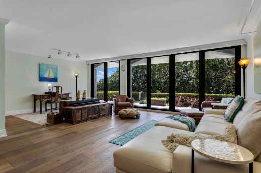 beachpoint living room